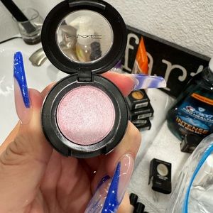 MAC cosmetics frost eyeshadow pink freeze